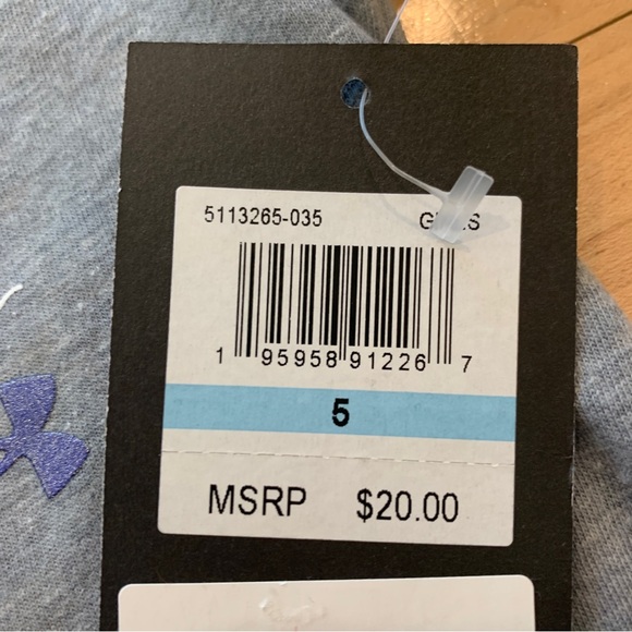 New Under Armour little girls size 5 short sleeve athletic shirt - Picture 3 of 3